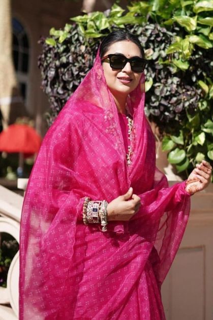 Divyanka Tripathi in Kalki candy pink anarkali suit adorn in delicate zari  embroidery all over | Designer bridal lehenga choli, Designer bridal lehenga,  Red lehenga choli