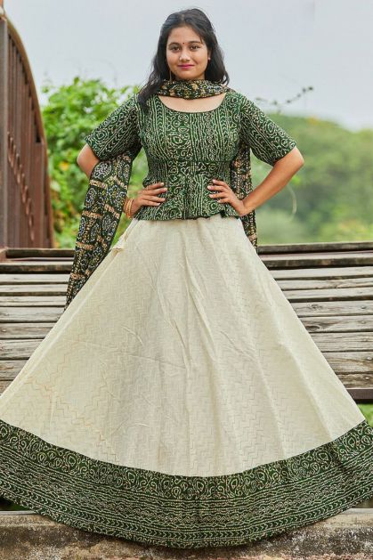 Indian bride on her gorgeous white gold and green lehenga. | Photo 262401