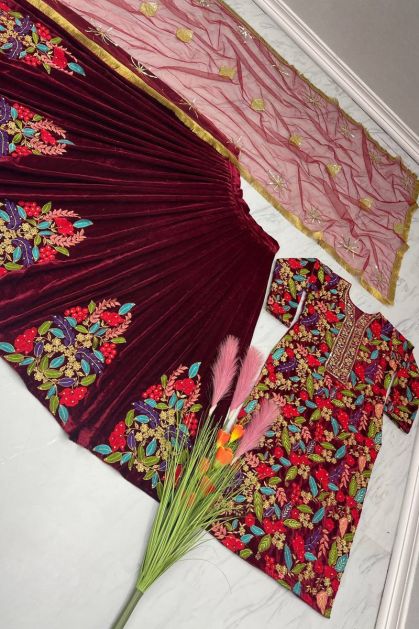 Pin by deepika guttula on Saree designs | Long frock designs, Long gown  design, Fancy dresses long