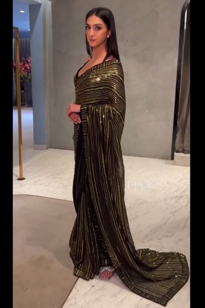 Sonam Kapoor to Kiara Advani: Celebs who nailed golden saree styling –  OTTplay