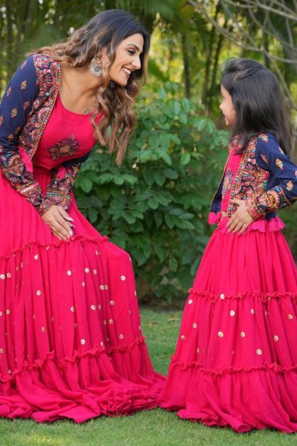Model @Twinkal_patel_official And @prisha_patel_official Mother Daughter  Combo And Single Lehenga Choli