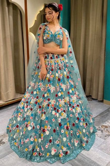How gorgeous is this 3D floral gorn by Varun Bahl #princess #lehenga  #lengha #lehngas #bridal #bridalwear #bridalfashion #fashion #wedding # designer #indianwedd…