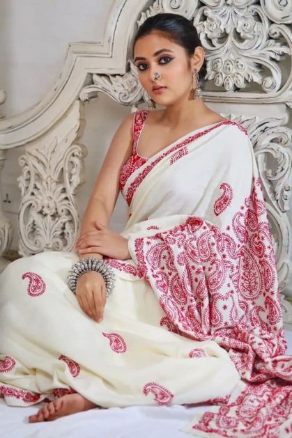 Net Off White Designer Saree With Embroidery Work And Attractive Blouse